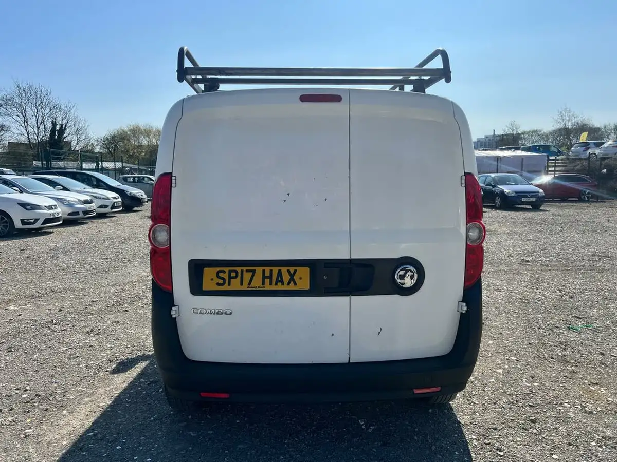 2017-vauxhall-combo-13cdti-2300-95pseu6-l1h1-5-seats-crew-big-6