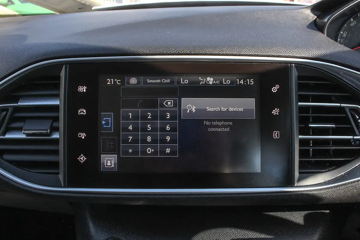 2016-peugeot-308-12-puretech-active-130bhp-eat6-big-42
