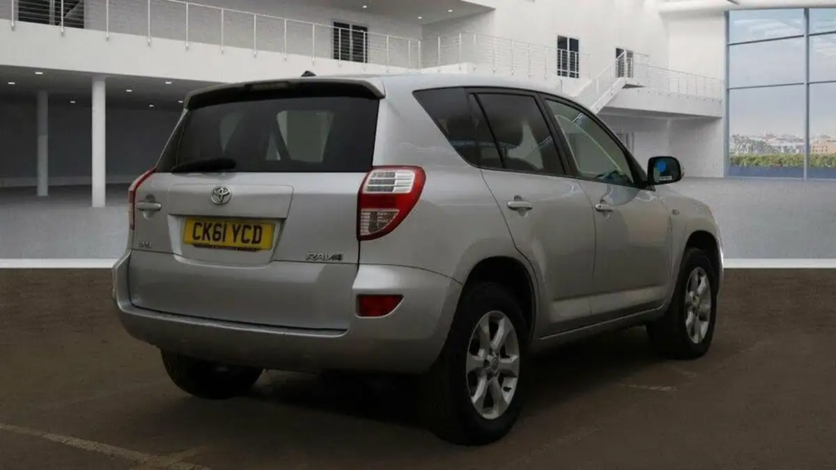 2011-toyota-rav4-22td-xt-r-22d-cat-150bhp-euro-5-auto-big-6