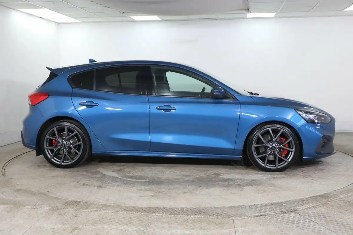 2019-ford-focus-20-st-hatchback-big-9