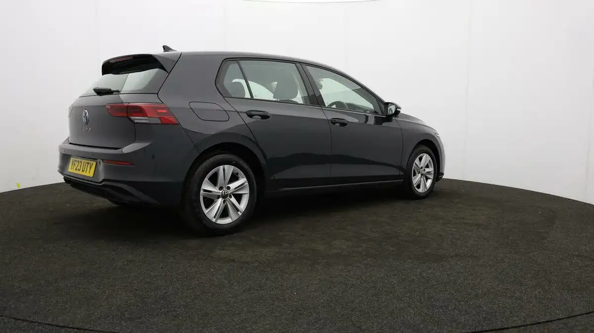2023-volkswagen-golf-15-tsi-life-130ps-hatchback-big-6