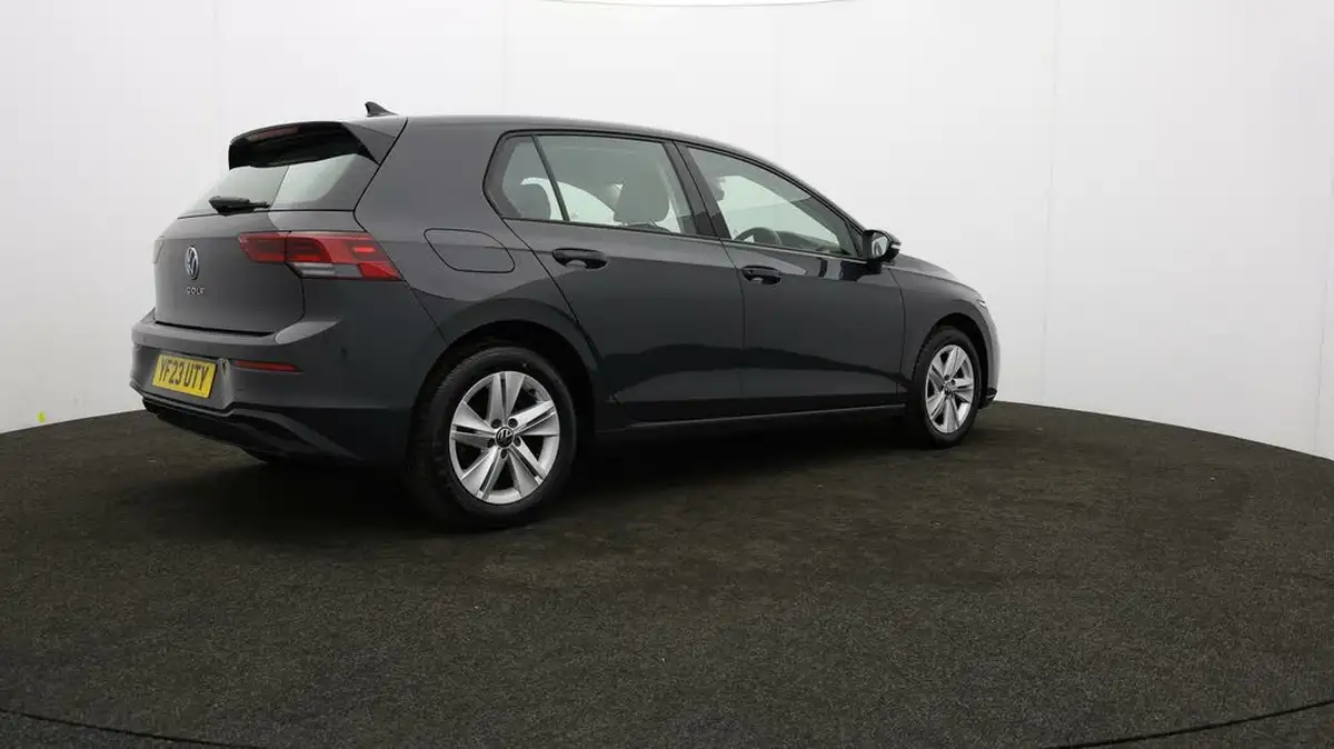 2023-volkswagen-golf-15-tsi-life-130ps-hatchback-big-30