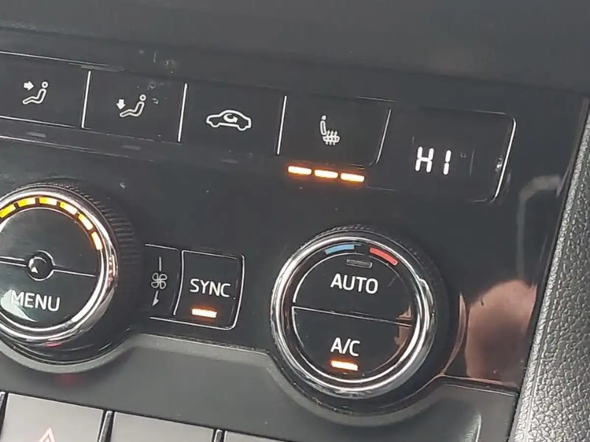 2020-skoda-karoq-15-tsi-se-l-dsg-big-13