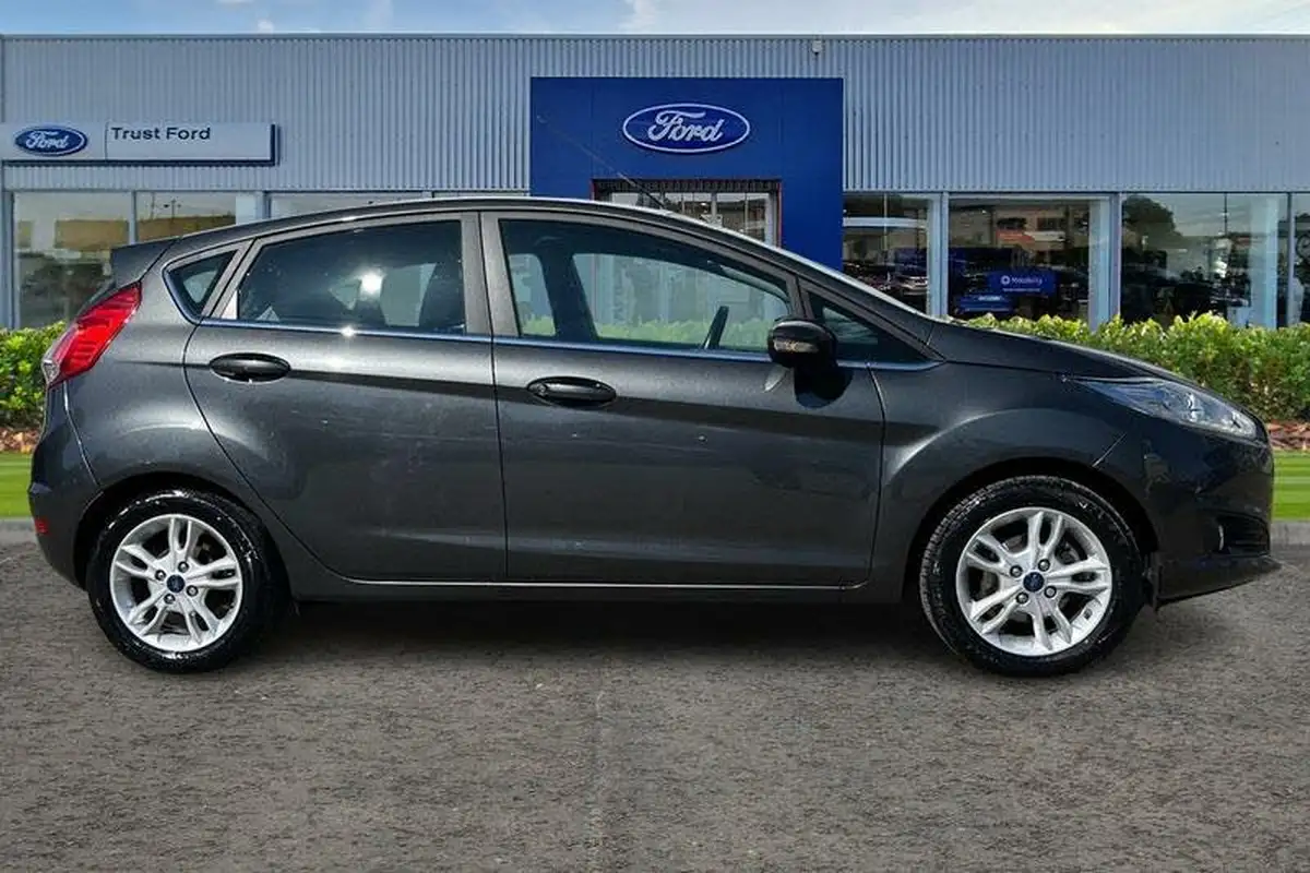 2016-ford-fiesta-10t-zetec-100ps-ecoboost-ss-5d-big-2