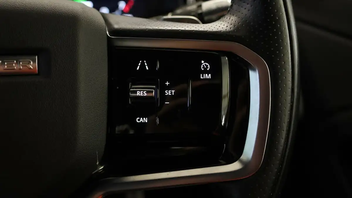 2022-land-rover-range-rover-evoque-15-p300e-r-dynamic-se-big-23
