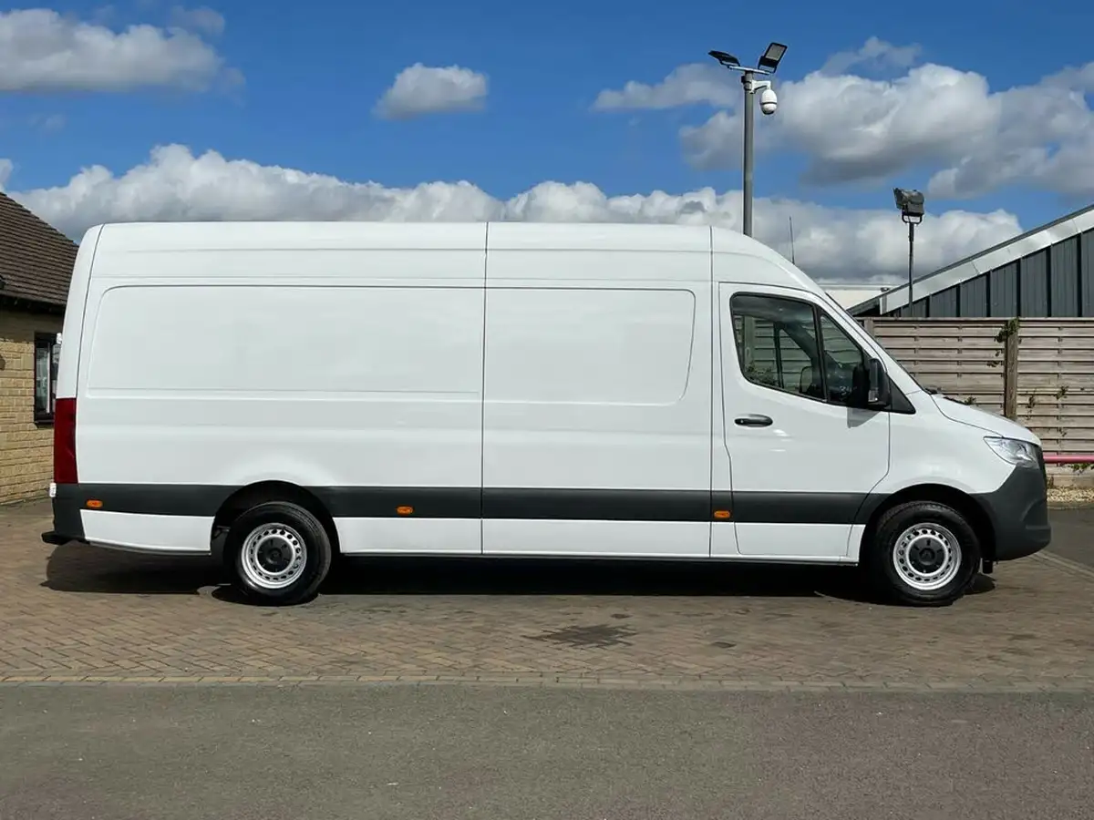 2020-mercedes-benz-sprinter-20cdi-315-l1h1-progressive-big-3