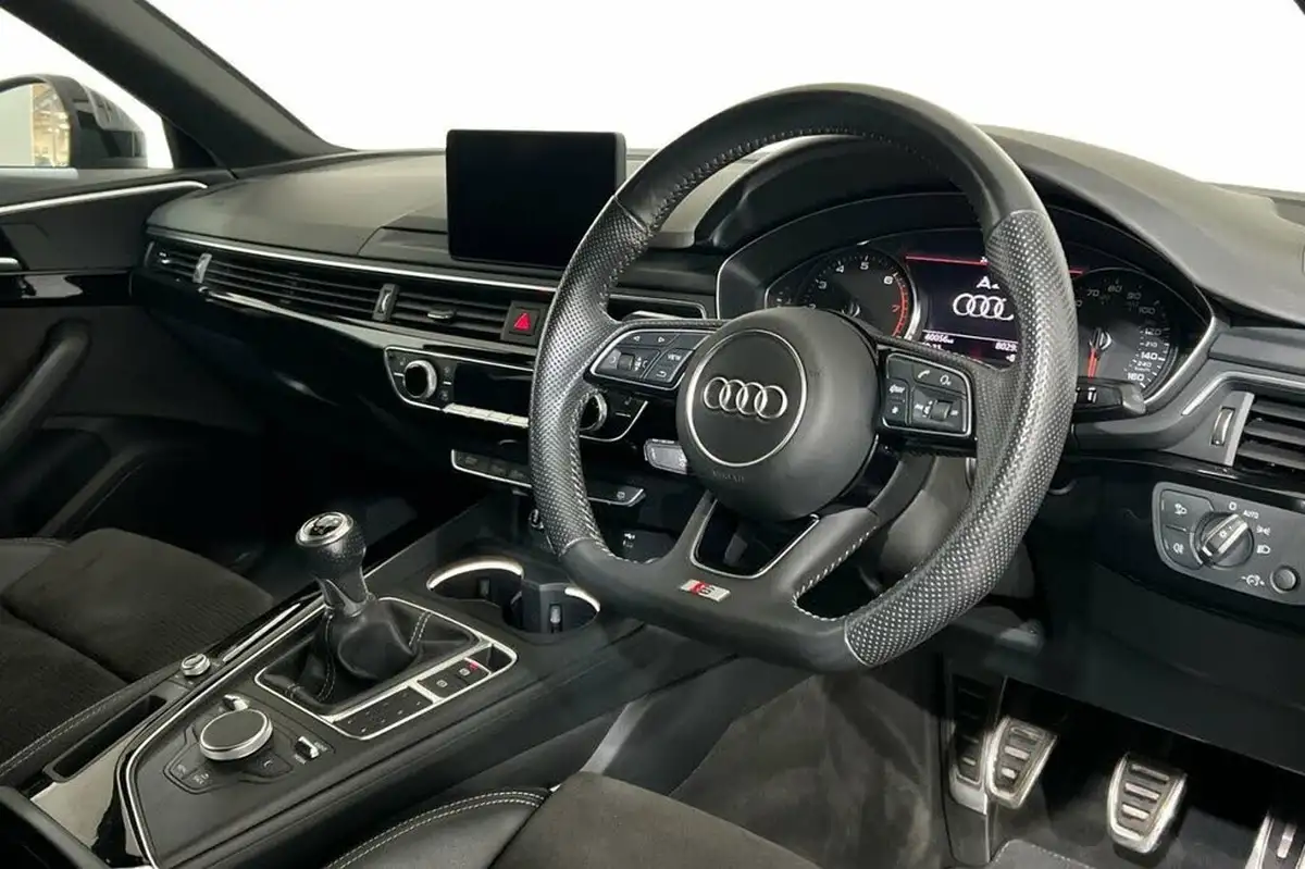 2019-audi-a4-20-35-tfsi-black-edition-big-8