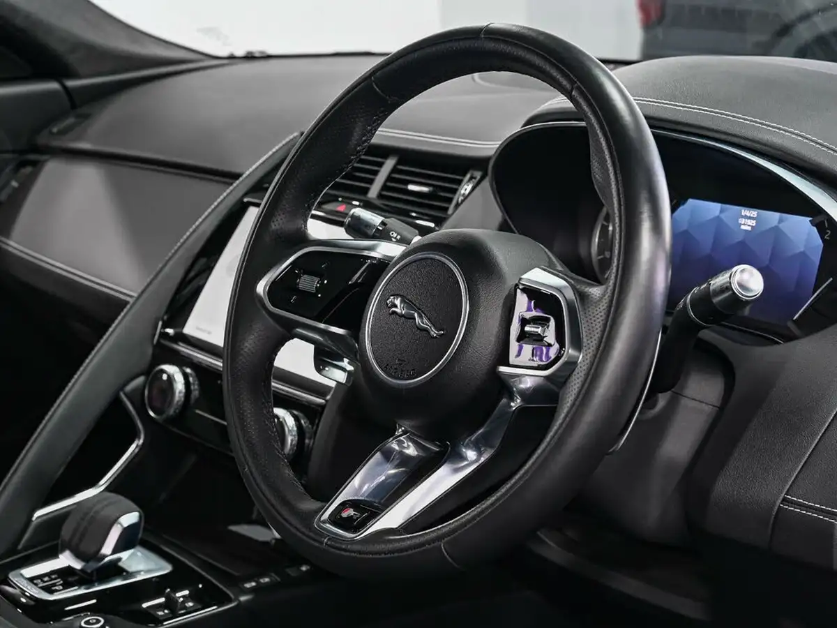 2022-jaguar-e-pace-20-d200-r-dynamic-black-big-8