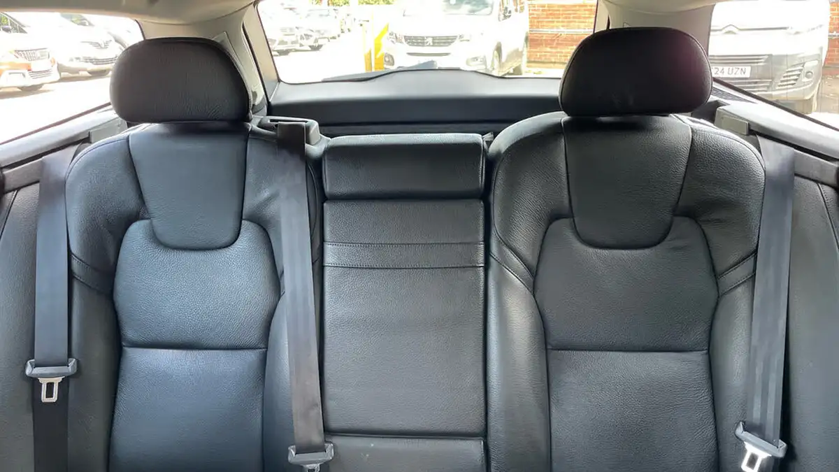2018-volvo-v90-20-t4-momentum-big-24