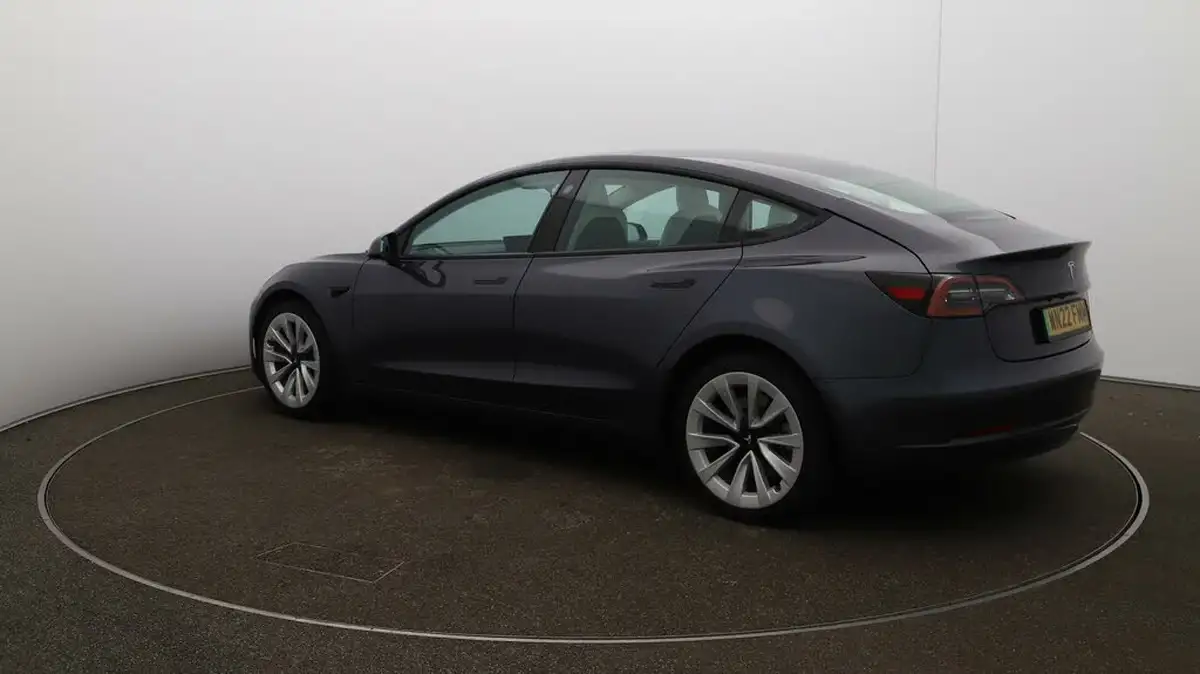 2022-tesla-model-3-e-long-range-big-33