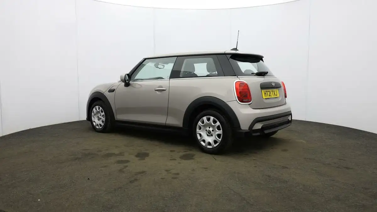 2021-mini-cooper-15-one-classic-3d-big-4