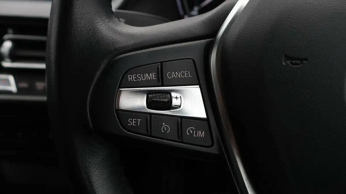 2020-bmw-1-series-15td-116d-sport-big-22