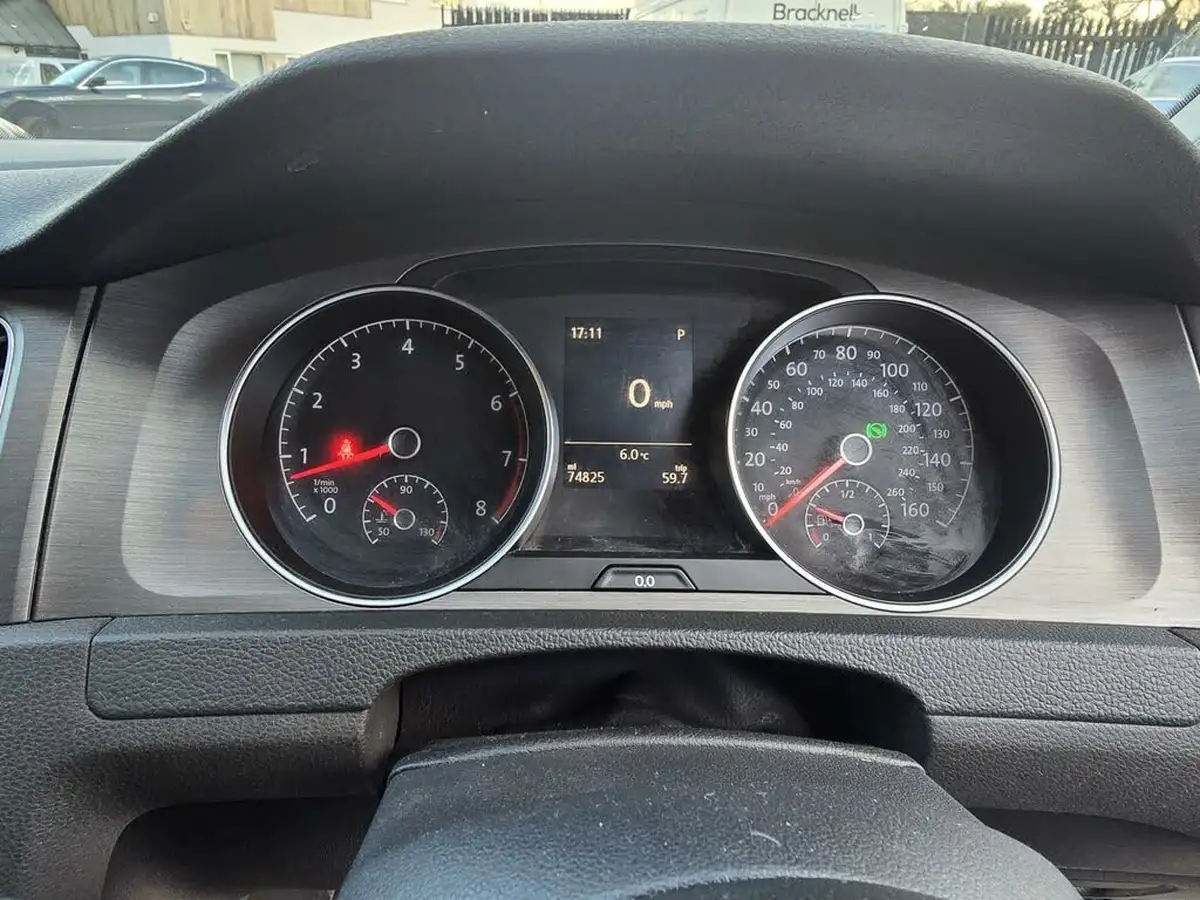 2013-volkswagen-golf-14-se-ss-hatchback-5d-1395cc-dsg-big-15