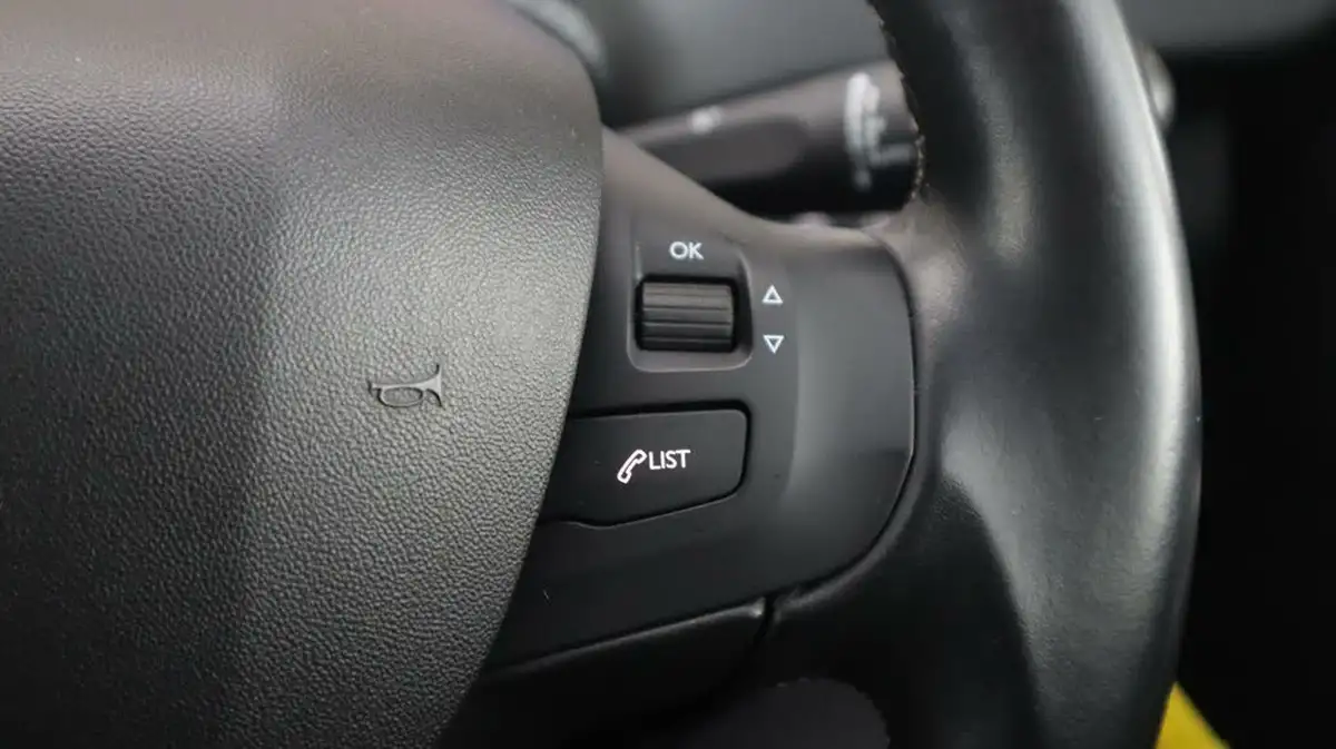 2019-peugeot-2008-suv-12-puretech-allure-82bhp-big-22