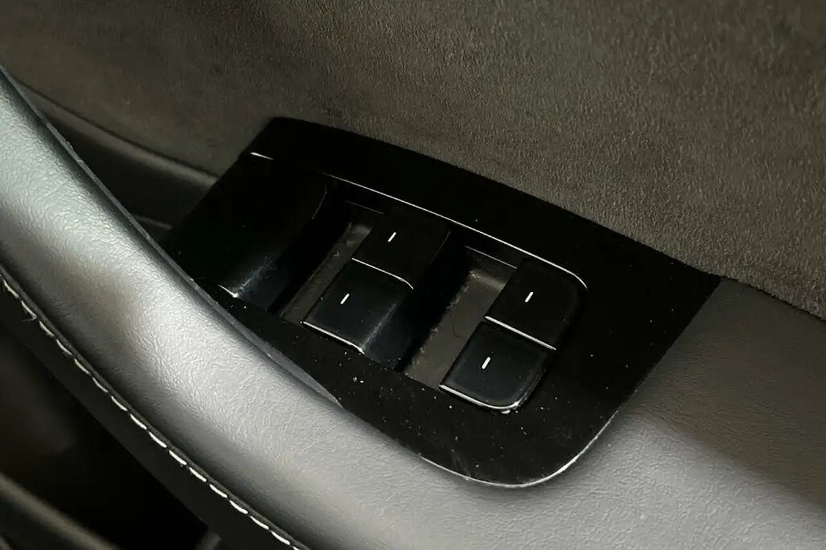 2020-tesla-model-3-e-long-range-big-33