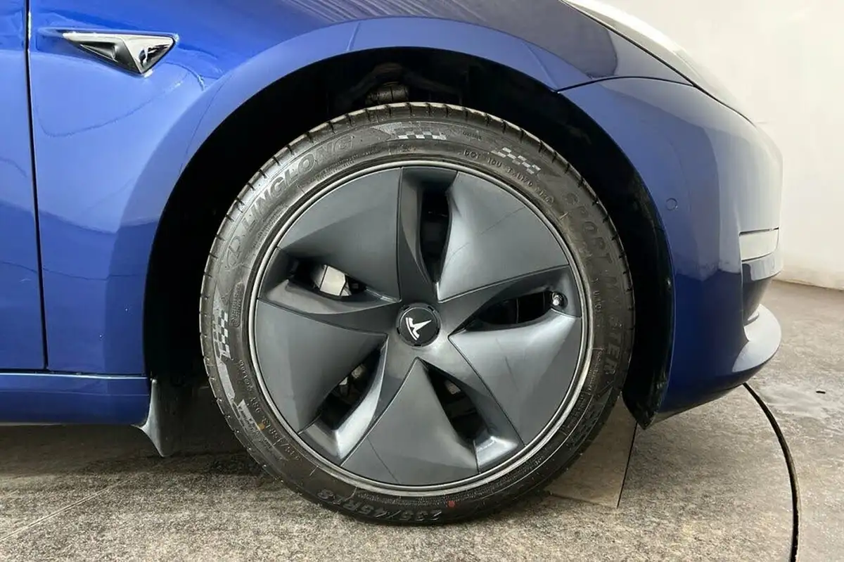 2020-tesla-model-3-e-long-range-big-10