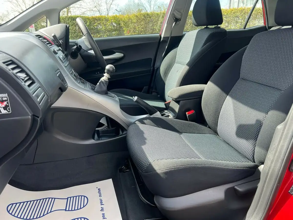 2010-toyota-auris-133-vvt-i-tr-5d-big-23