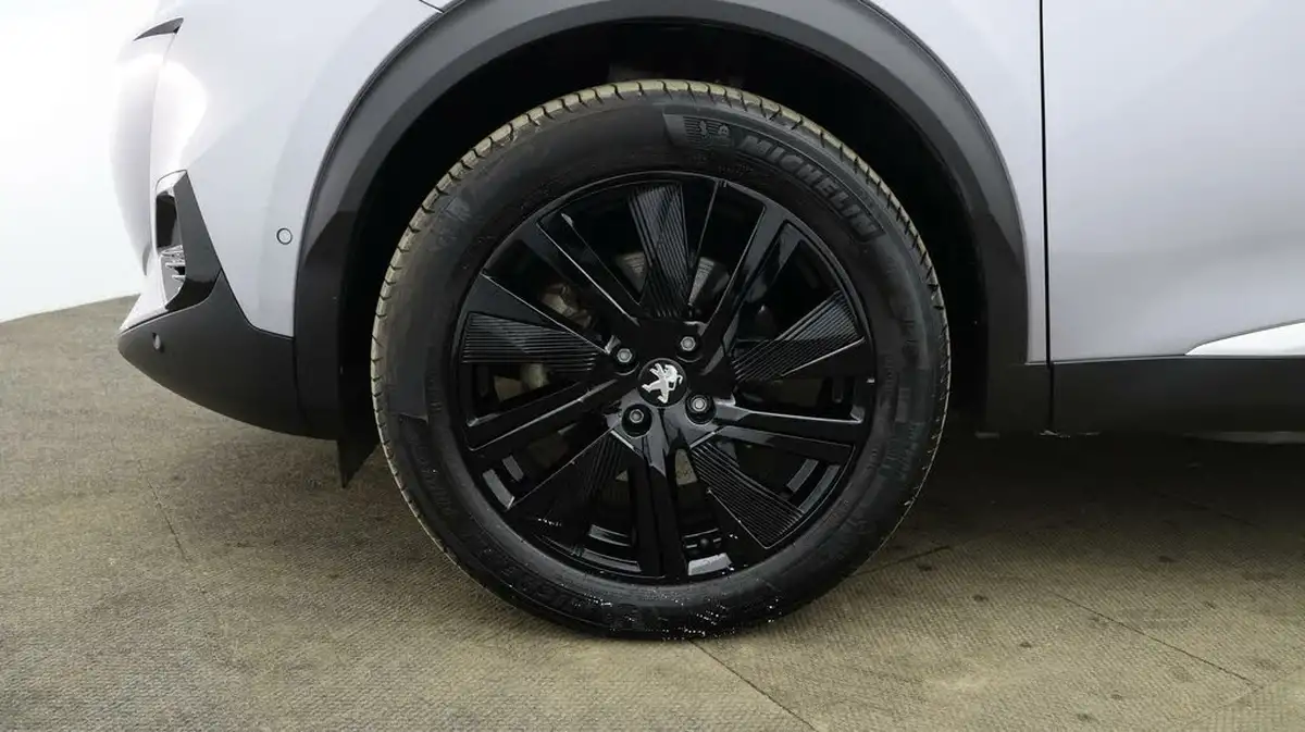 2020-peugeot-2008-suv-e-gt-big-17