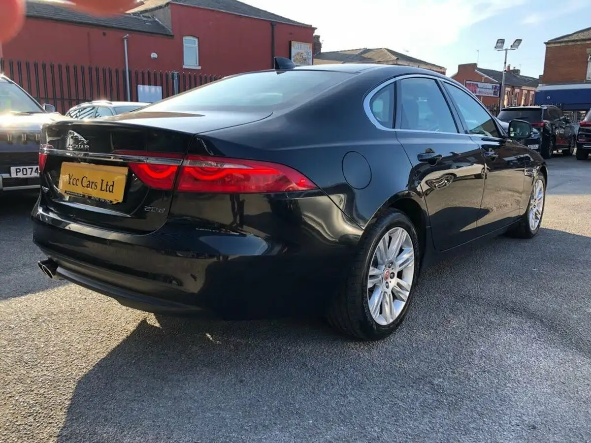 2017-jaguar-xf-20td-portfolio-180ps-saloon-4d-1999cc-auto-big-6
