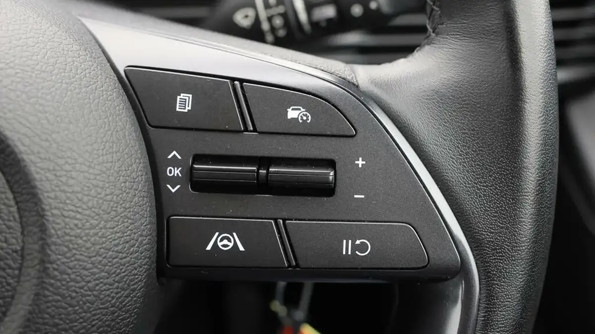 2022-hyundai-i20-10-t-gdi-se-connect-eclutch-imt-big-21
