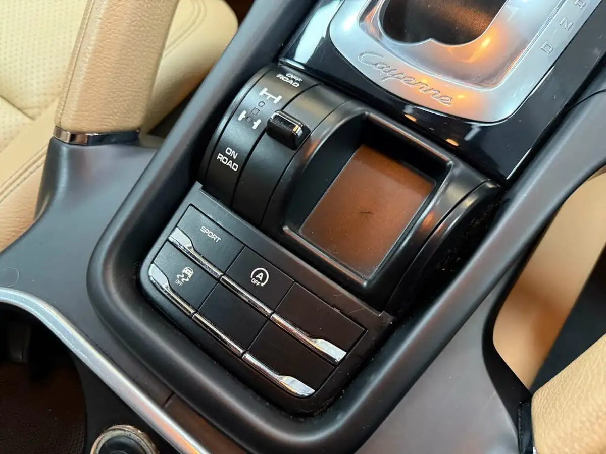 2015-porsche-cayenne-30td-big-39