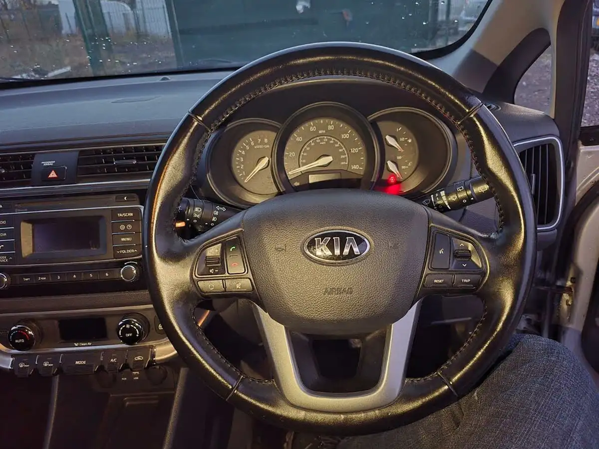 2015-kia-rio-14-2-5d-isg-big-35