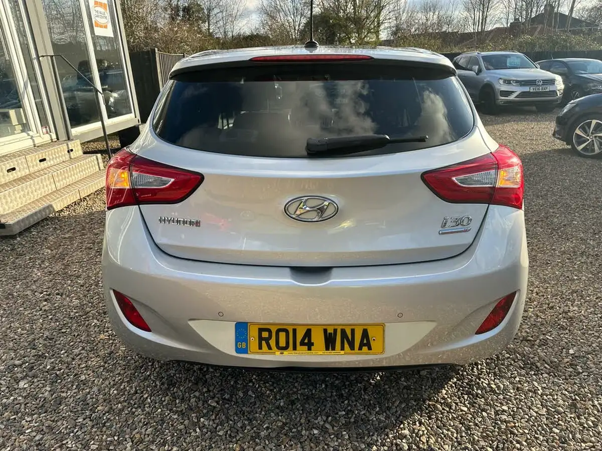 2014-hyundai-i30-16-go-se-big-3