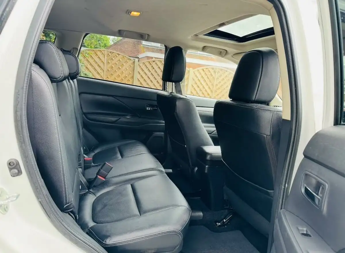 2014-mitsubishi-outlander-20-gx4h-big-19