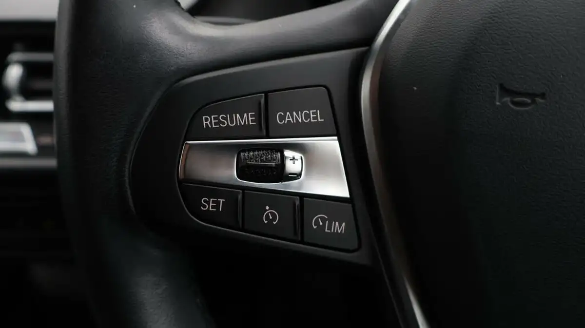 2021-bmw-1-series-15-118i-sport-lcp-big-22