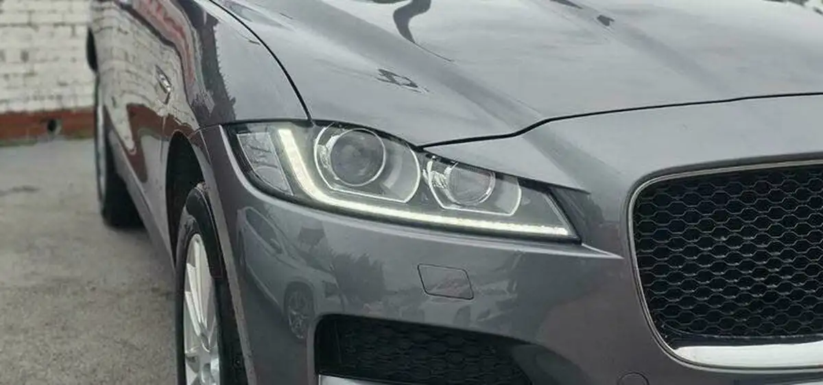2016-jaguar-f-pace-20-i4d-portfolio-awd-auto-big-21