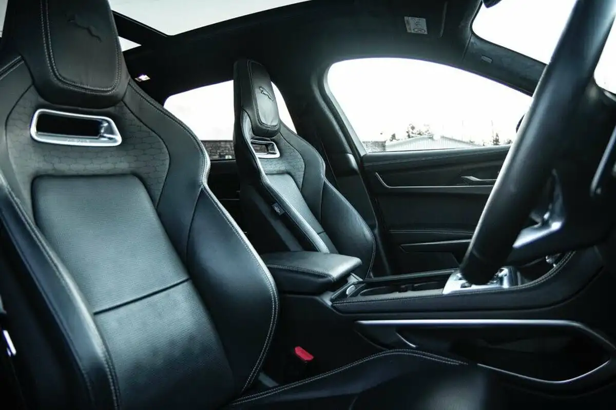 2021-jaguar-f-pace-20-p400e-hse-big-23