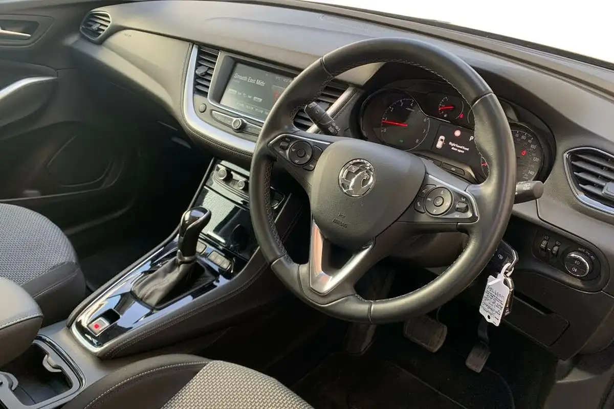 2019-vauxhall-grandland-x-12-se-ss-auto-big-9