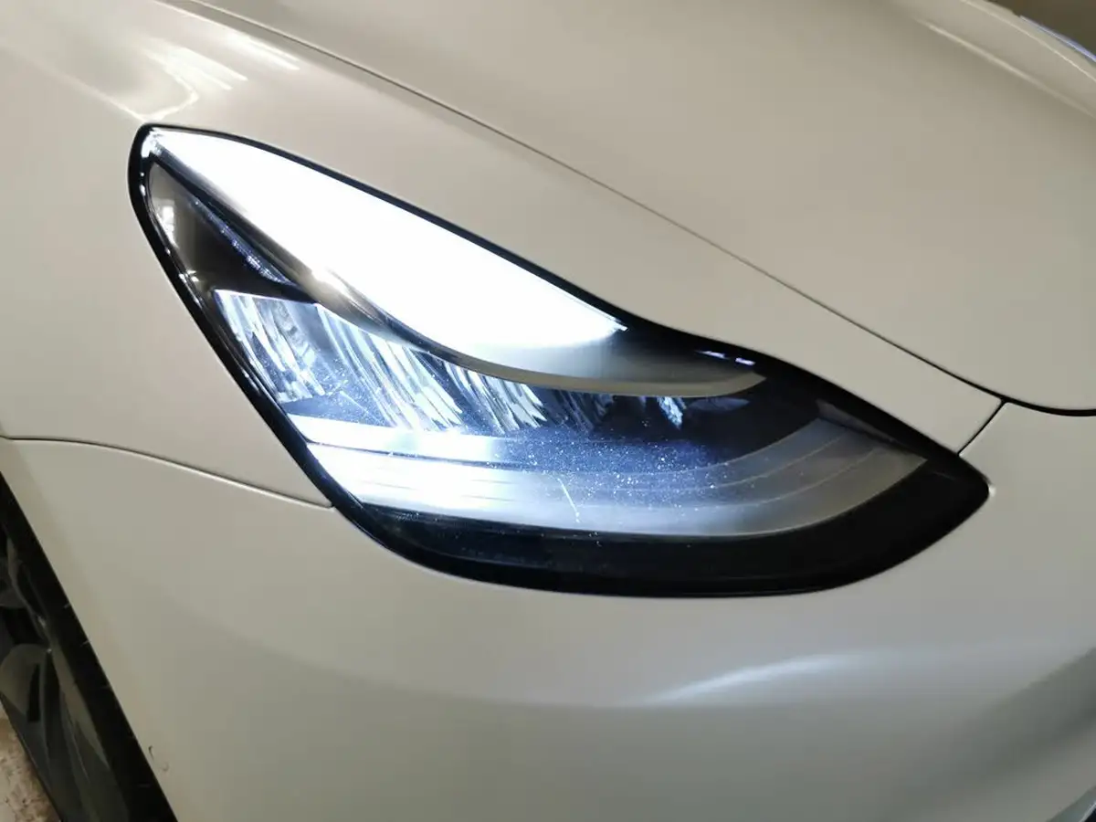2020-tesla-model-3-e-performance-big-4