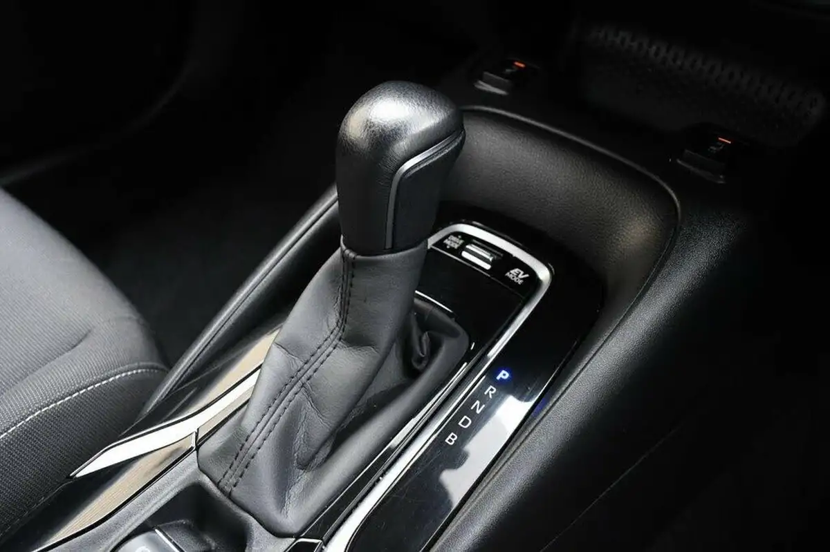 2022-toyota-corolla-18-vvt-i-icon-tech-spare-wheel-touring-sports-5d-big-19