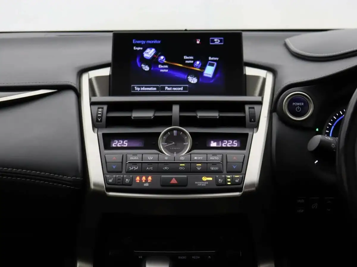 2017-lexus-nx-300h-25-premier-big-8