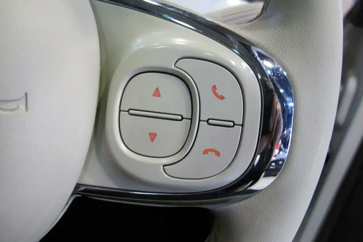 2021-fiat-500-10-dolcevita-big-26
