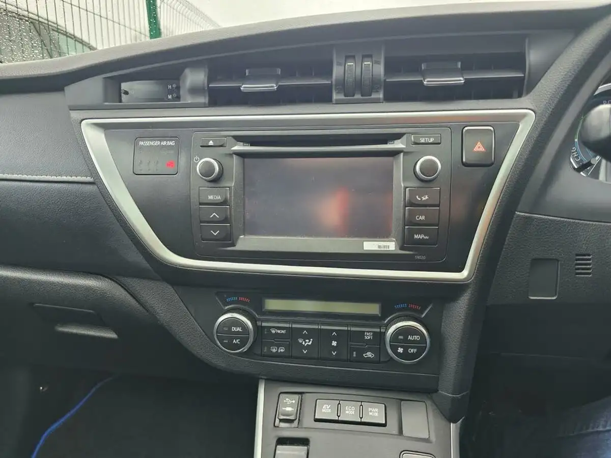 2014-toyota-auris-18-vvt-i-hsd-excel-hatchback-e-cvt-big-41