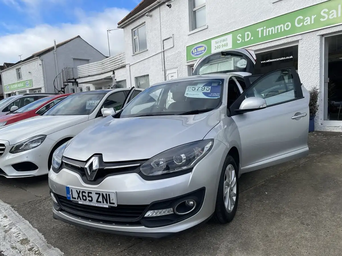 2015-renault-megane-15dci-expression-energy-ss-hatchback-big-10