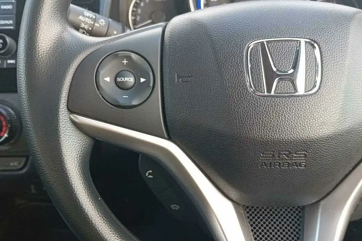 2019-honda-jazz-13-i-vtec-s-big-26