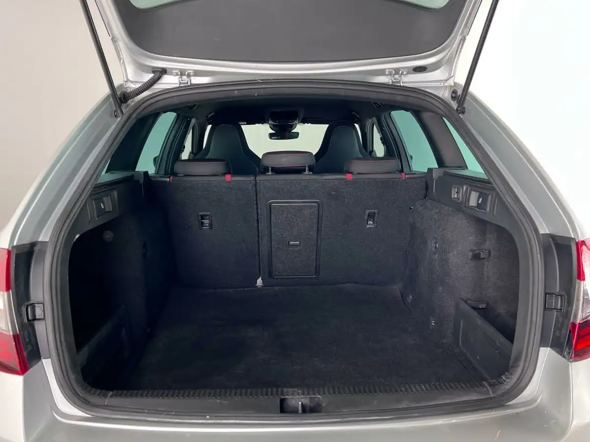 2017-skoda-octavia-20tdi-vrs-estate-dsg-big-11