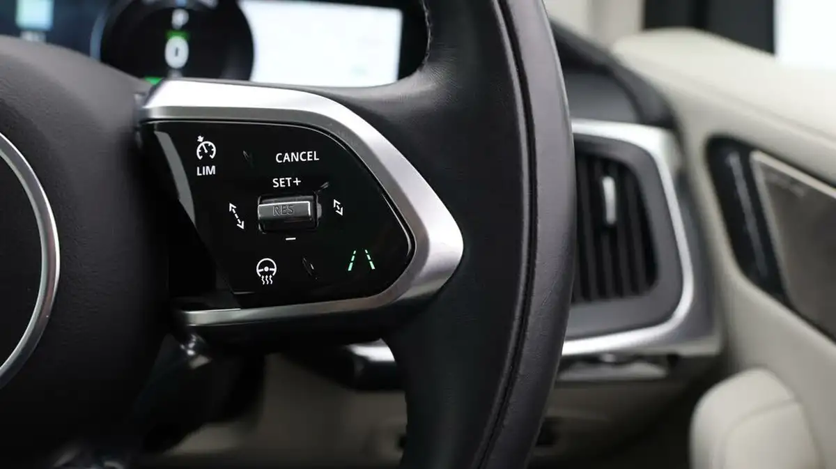 2021-jaguar-i-pace-ev400-se-big-21