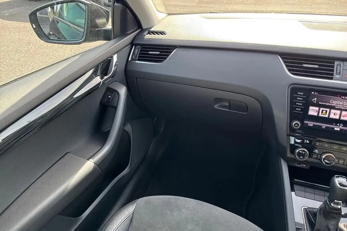 2019-skoda-octavia-20-tsi-se-l-estate-big-19
