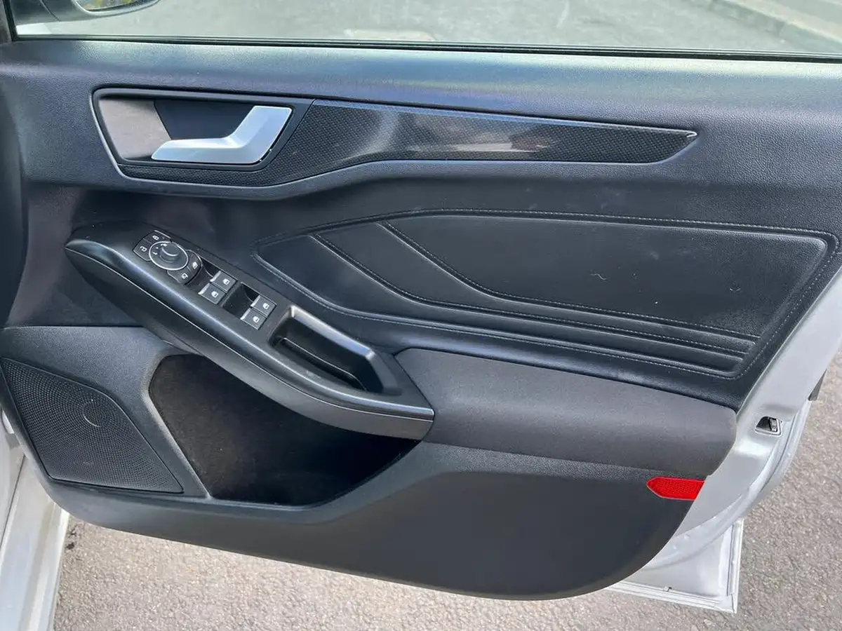 2023-ford-focus-10t-st-line-125ps-hatchback-big-34