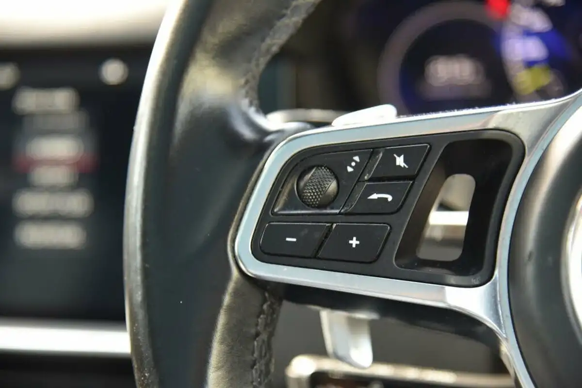 2019-porsche-cayenne-30-v6-e-hybrid-e-hybrid-coupe-big-29