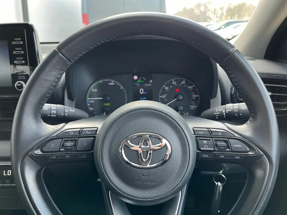 2021-toyota-yaris-15-vvt-i-icon-114bhp-hybrid-1490cc-e-cvt-big-23