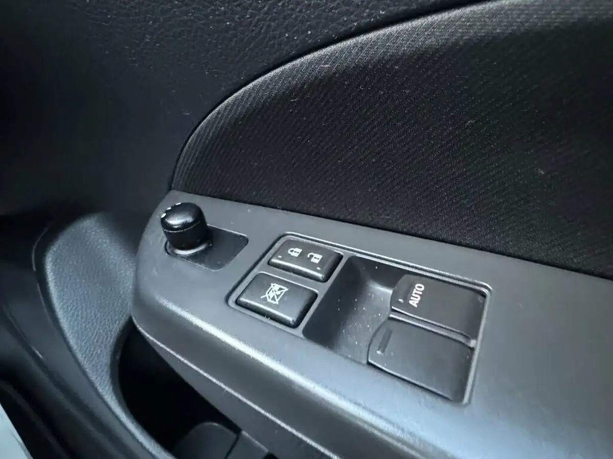 2012-suzuki-swift-12-sz3-5d-big-29