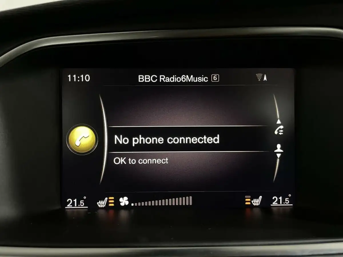 2018-volvo-v40-15-t2-momentum-nav-plus-big-18