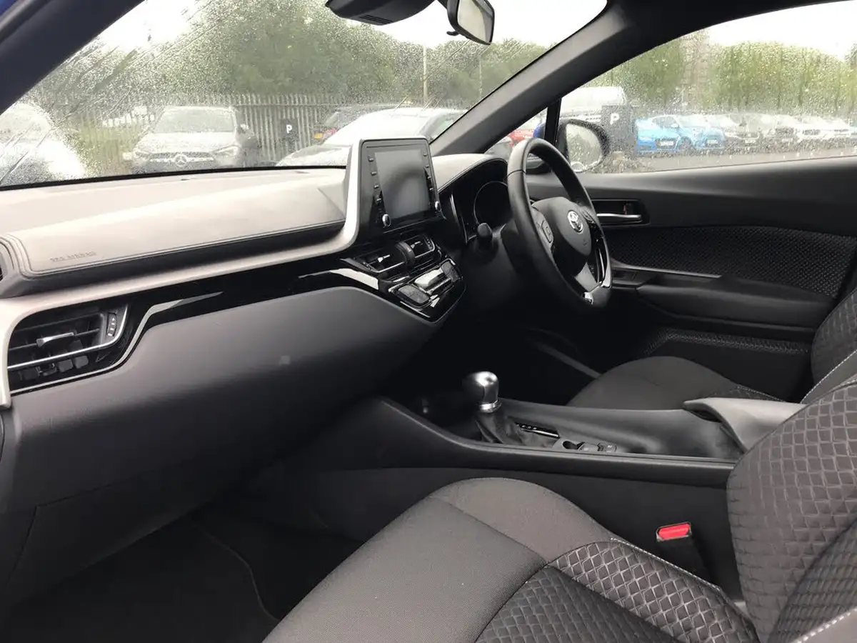 2022-toyota-c-hr-18-vvt-i-icon-big-4