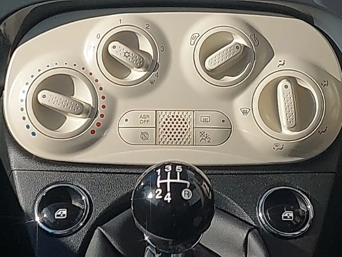 2019-fiat-500-12-lounge-big-10