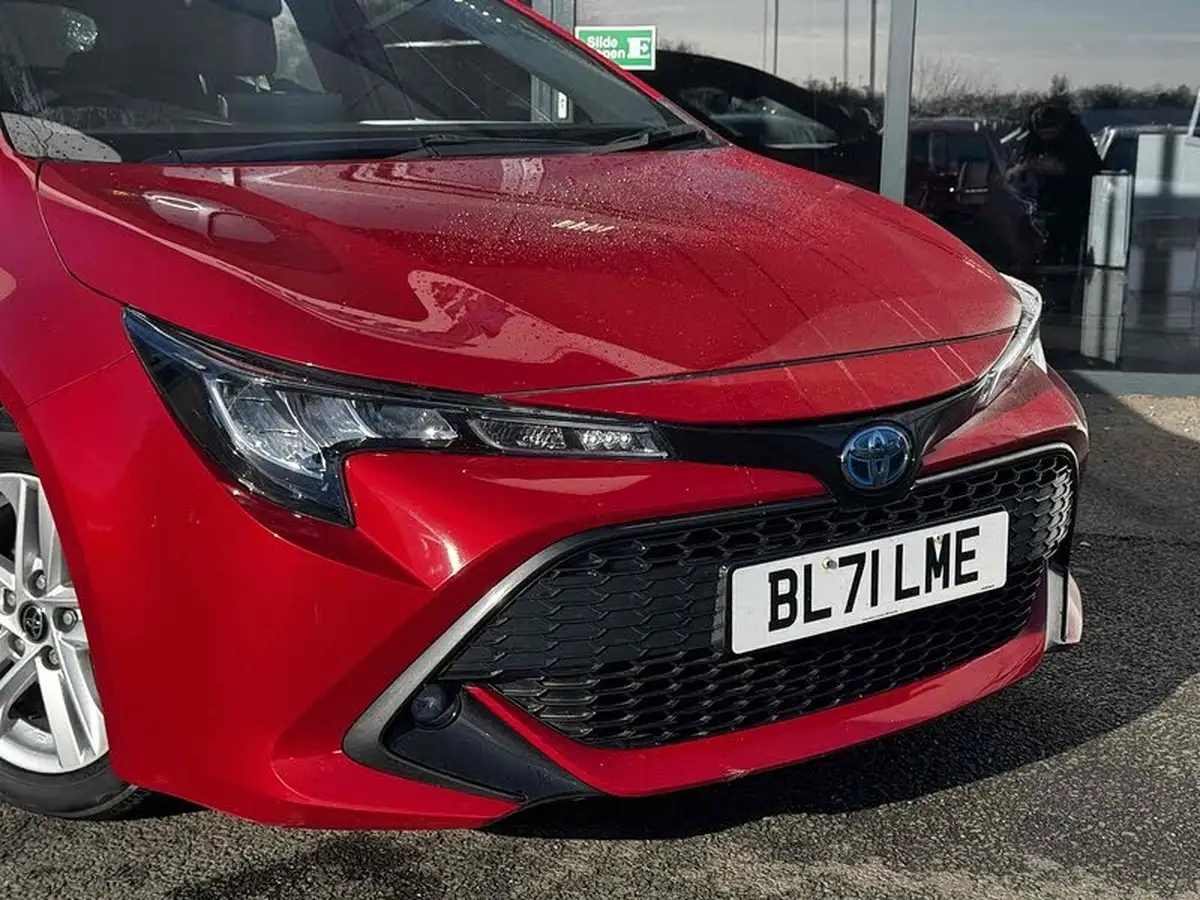 2022-toyota-corolla-18-vvt-i-icon-120bhp-trk-hatchback-5d-big-5